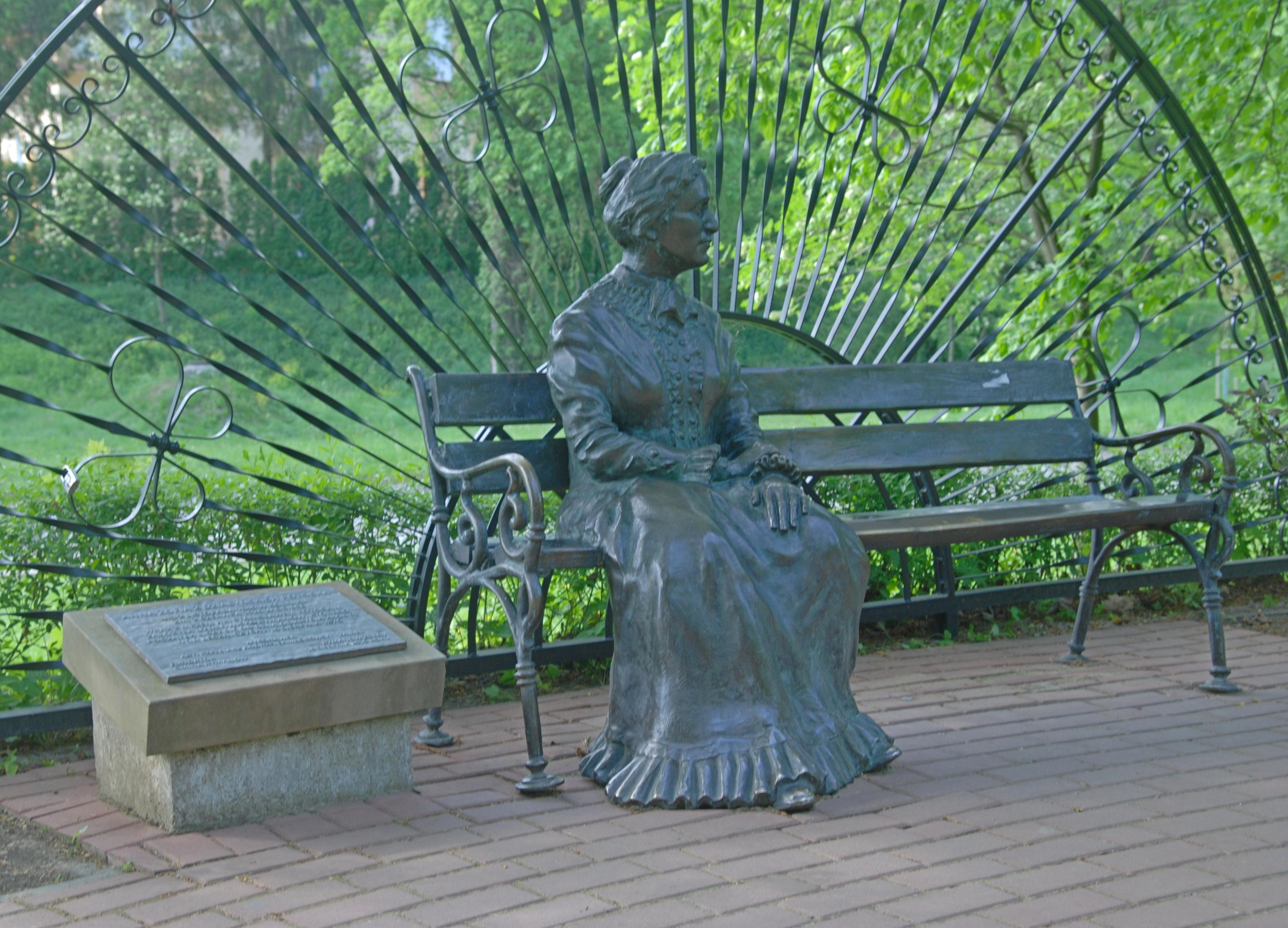 Ławeczka Anny Potockiej w Rymanowie-Zdroju